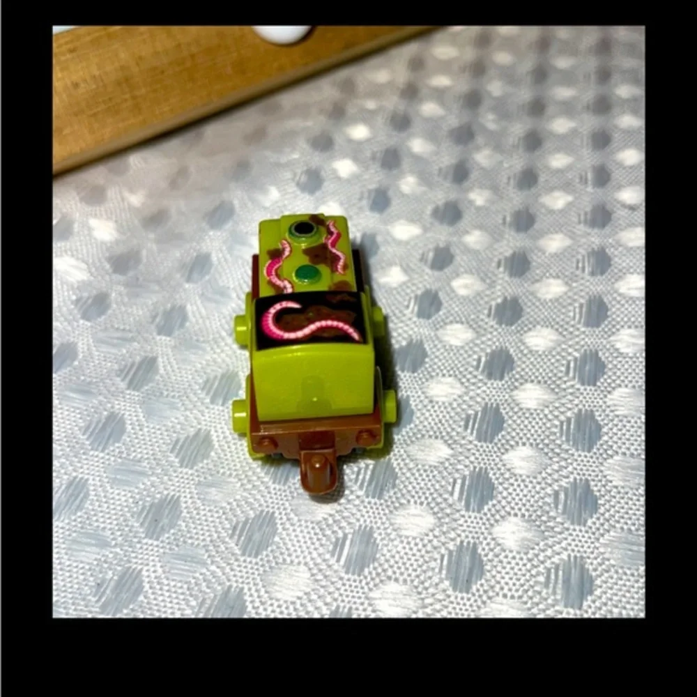 Thomas The Train & Friends Minis Blind Bag 2019/2 Icky Worms Scruff #391.